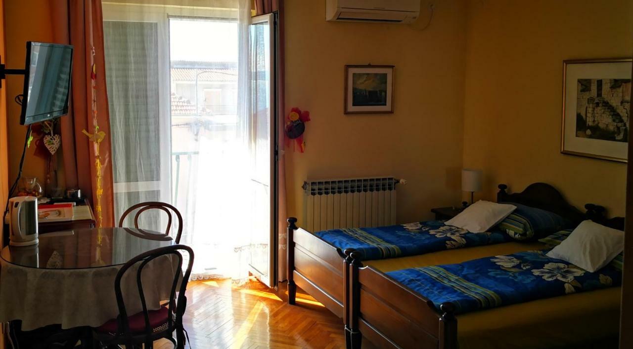 Nina Apartments Подстрана Екстериор снимка